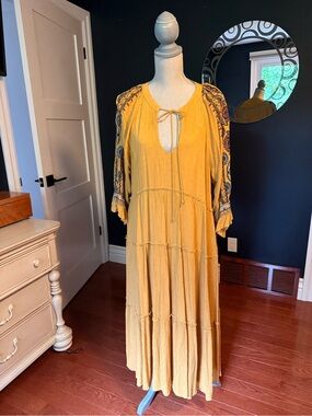 En Creme Mustard Yellow Boho Tie-Front Maxi Dress